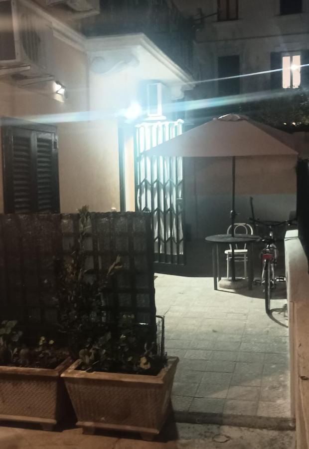 Dimoramadonnella Apartment Bari Bagian luar foto