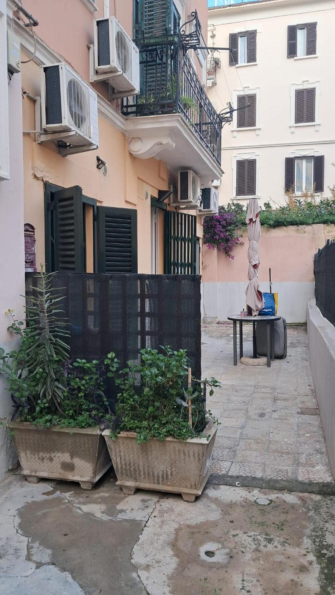 Dimoramadonnella Apartment Bari Bagian luar foto